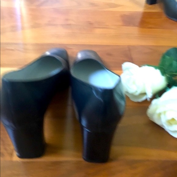 Shiny Italian real leather shoes dark blue mid high block heels Eur 39 US 9 - Picture 4 of 7